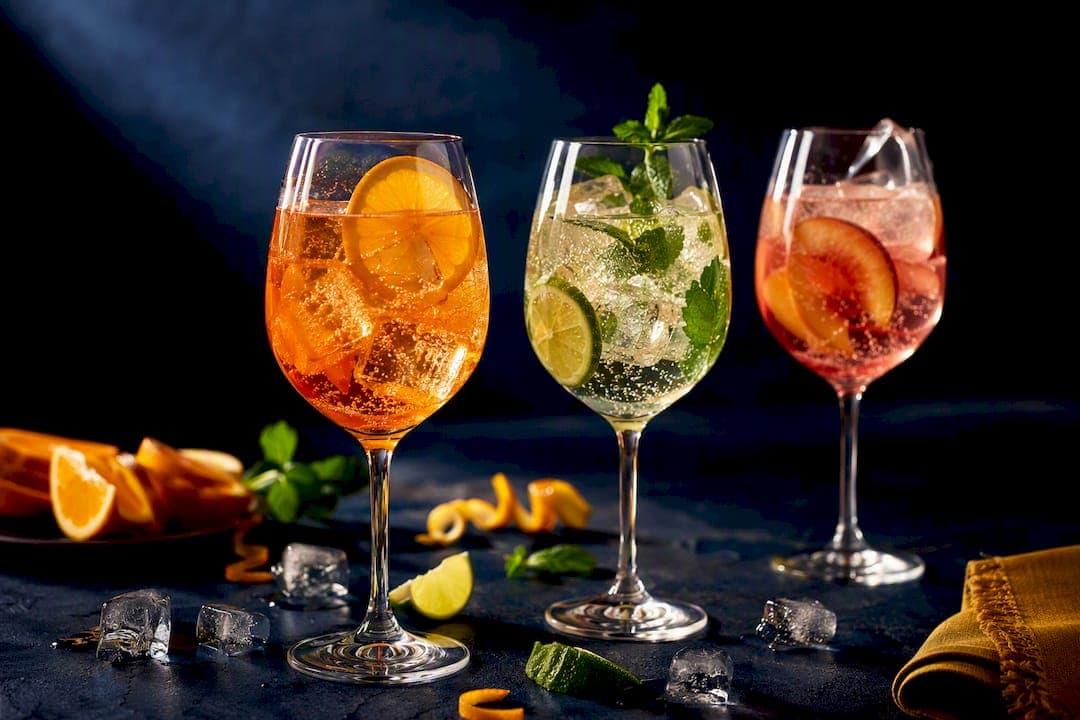 8 Spritzklassiker mit Sekt, Garniturideen und Einkaufstipps