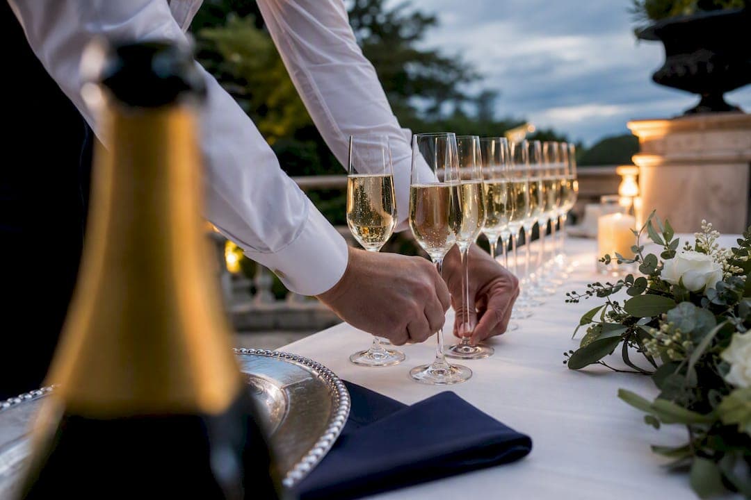 Sektempfang planen: Dauer, Getränke und Ablauf für die Hochzeit
